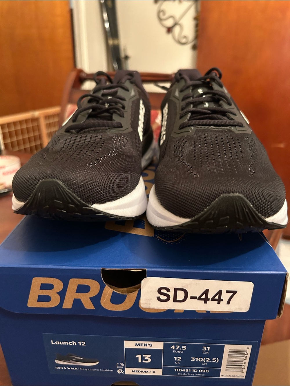 Brooks Men's Black and White Running Shoes